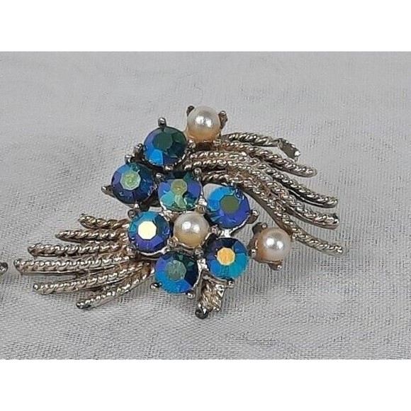 Coro Pegasus Vintage 1950s Diamante Clip Earrings Iridescent Blue Faux Pearls - Picture 2 of 8
